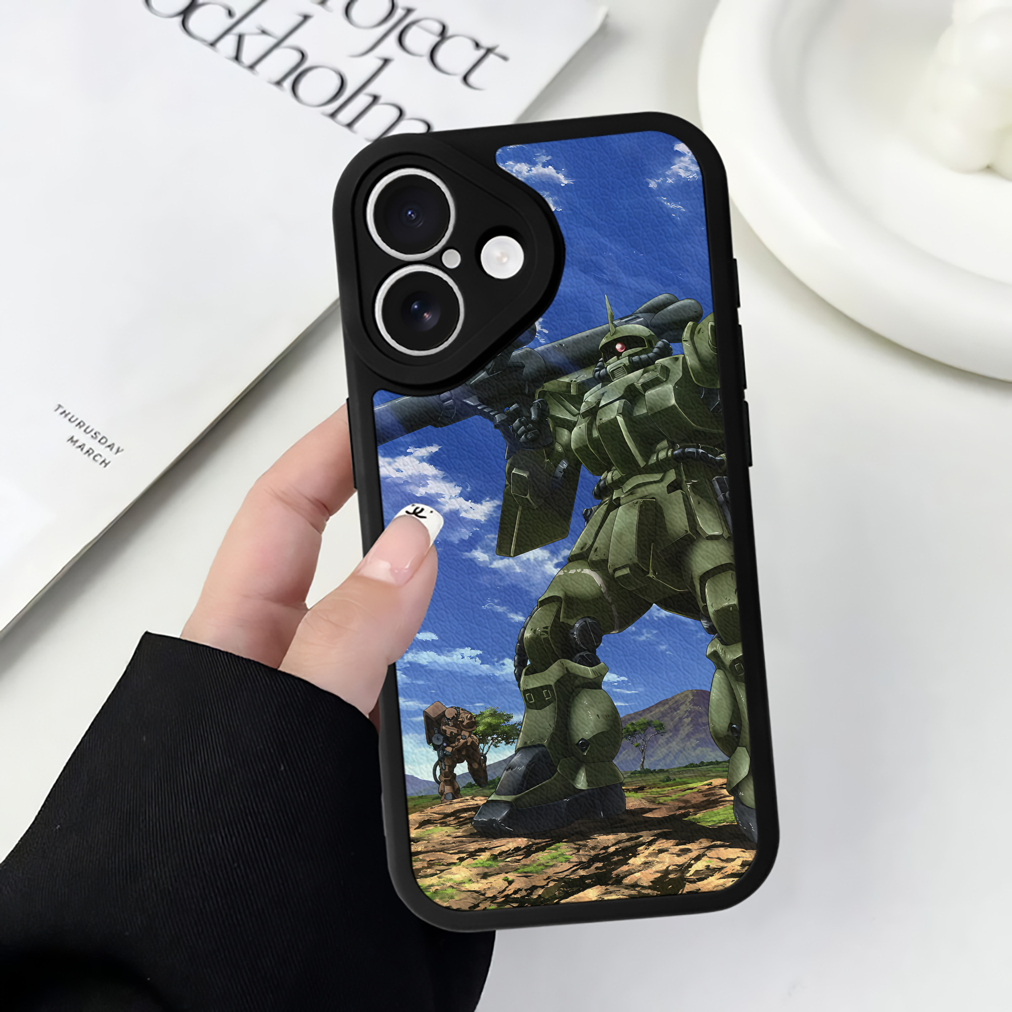 （画像用） 機動戦士ガンダム Mobile Suit Gundam 【iPhone 16シリーズ対応】シリコンスマホケース（レザー調） 材質：シリコン